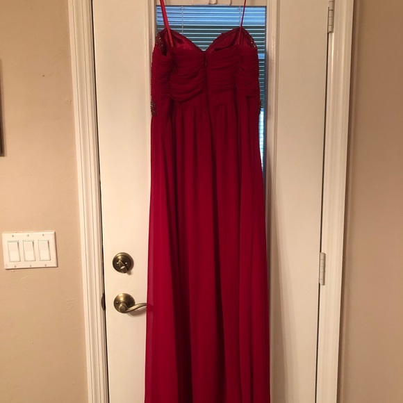 Red Sweetheart Neckline Dress - Picture 4 of 7